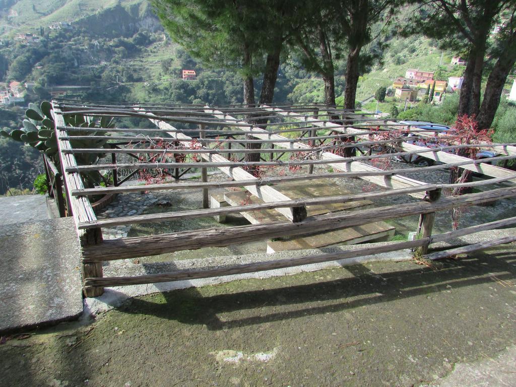 Rifugio Dei Tre Pini Guest House Castelmola Exterior photo