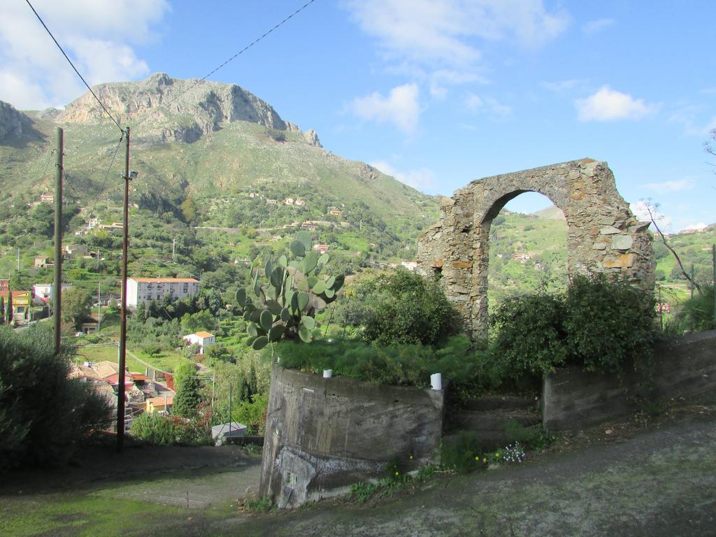 Rifugio Dei Tre Pini Guest House Castelmola Exterior photo